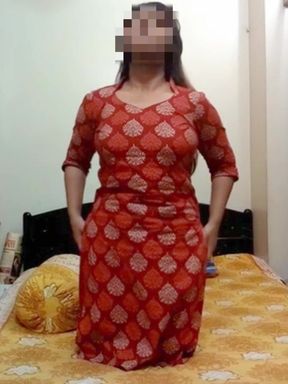 Desi Big Boobs Showing Armpit & Ass