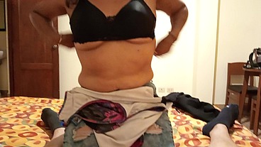 Enseñando a mi suegra a como se debe mamar una verga