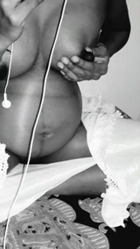 ඔන්ලයින් සැප දෙන ප්‍රෙග්න්ට් අක්කා - Sri Lankan Pregnant Wife on Online Fun