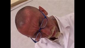 Milf pussy control with dildo