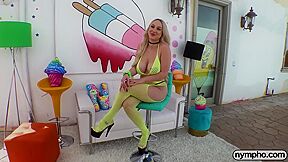 All-natural Big Boobed Nymphomaniac Skylar Vox Tightened