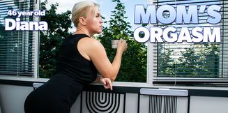 Diana is an all natural 46 year old mom who knows how to giver herself a masturbating orgasm!