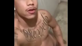 Felipe carioca masturbando-se