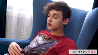 мастурбация, кончил, мастурбация – сольный клип молодой худенькой девушки-подростка Тони Кейт, которую трахают в анус