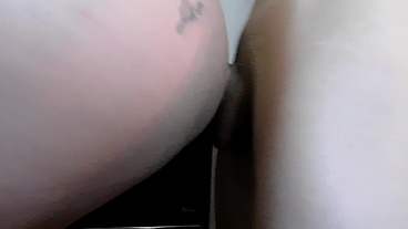 9 - me encanta la leche bien blanca de mi hijastro chorreandome del culo