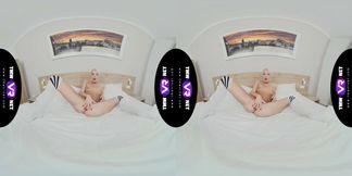 TmwVRnet - Lovita Fate &ndash; Blondie&rsquo;s solo party in bed