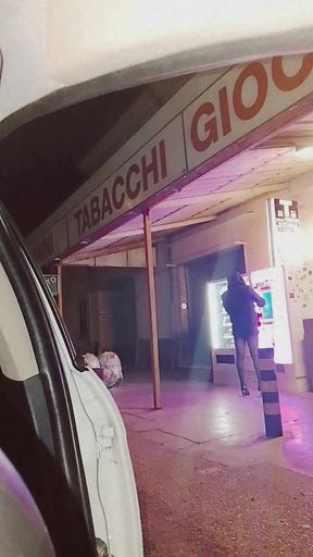 Trav sexy in public