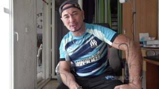 David Perry memukul punggung bawah Angel Dark kemudian memberinya batang zakarnya dari dubur ke mulut