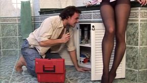 Craftsman get seduced by customers nylon feet to cum all over her nylons