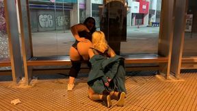 amigas aprontando no centro da cidade em publico, a rabuda e a peituda gozaram na oliveira lima gostoso. - manddy may