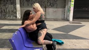 amigas aprontando no centro da cidade em publico, a rabuda e a peituda gozaram na oliveira lima gostoso. - manddy may