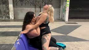 amigas aprontando no centro da cidade em publico, a rabuda e a peituda gozaram na oliveira lima gostoso. - manddy may