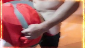 increible como, esta puta se traga enorme polla hasta el fondo de la garganta y hasta el fondo del culo, que le queda bien abierto ...