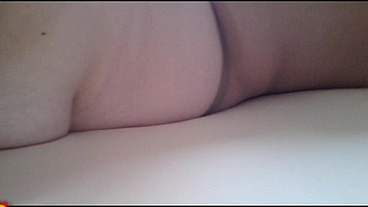Pralle Stute spielt vor Nylonjunge in Strumpfhose [Masturbation]