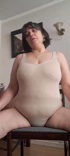 Milf moving her pelvis on the chair