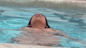 Rsellamb: I Swim Naked Outdoors Face up Colombian Model: Luu Sell