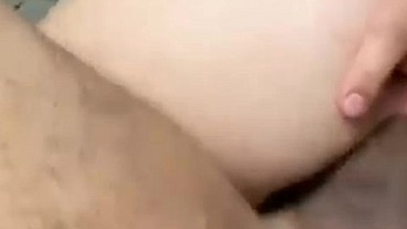 Rica y profunda montada se da esta jovencita, después de chatear con un suscriptor.
