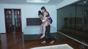 Me levante e carregue por toda a minha enorme sala minha escrava! Você está sedentária by Lady Snow (part02-05)