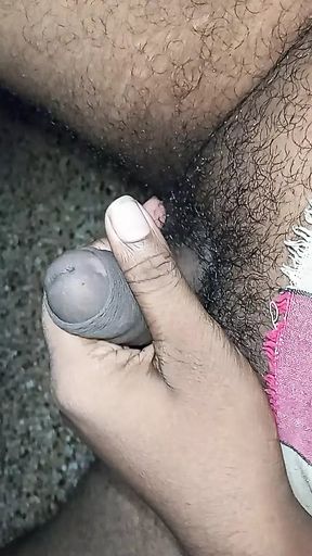 My wife massage my penis night pussy fucking