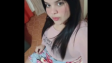 Gordita colombiana bañándose