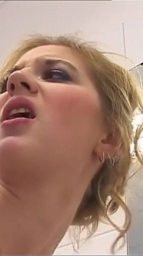 Cleaning Lady Fucked and Cummed on Asshole by Big Amateur Cock in Bathroom