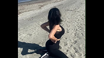 La corse c est aussi &ccedil_a ... des plages d&eacute_sertes pour tourner des vid&eacute_os ...