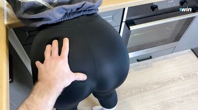 Went to visit a neighbor and heard a declaration of love(ASMR)