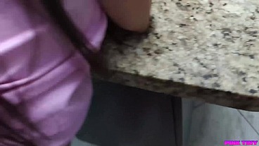 Mi Cuñada Caliente Esta Ansiosa por Una Polla Grande le Provoco la Zanahoria en el Culo