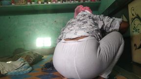 Meri friend ki mammi ko karte oil massage dekh ke mammi ka chudai kiya