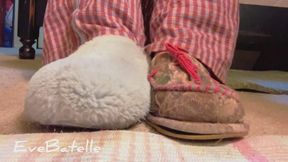 Desperate Struggling Hot MILF Eve Batelle In Mismatched Slippers