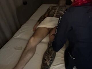 The masseuse sucked her client