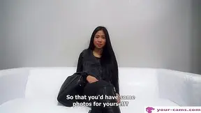 Chica Asia Caliente Corriéndose en Audición