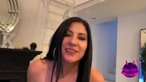 Baile cachondo. Mom folla su culo y se viene a chorros.