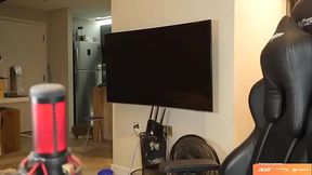 Cherrygumms em live estream mostrando a bunda