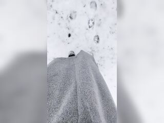 Winter in garden - outfit with ebony boots and hose