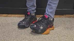 Chrissy nike shox vs squishy guy