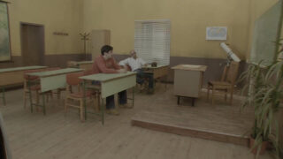 बड़े-बड़े स्तनों वाली गोरी मोनिका कोवेट डबल पेनिट्रेशन में अपनी गांड मरवाती है और साथ ही लॉन्जरी में लिंग चूसती है, जिसके बाद मुंह में वीर्य भरकर स्खलन होता है।