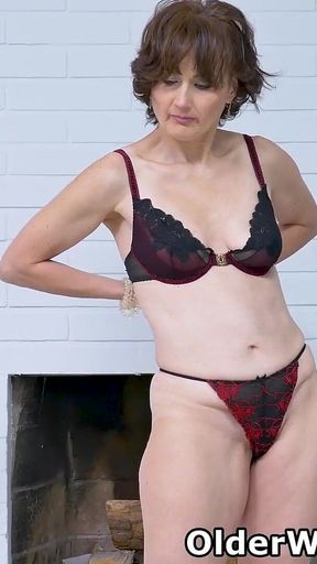 Euro MILF Alice Sharp Gets Undressed and Fingers Her Pink Hole