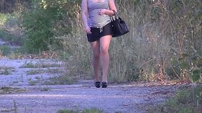 Two hot babes share lucky guy in FFM threesome