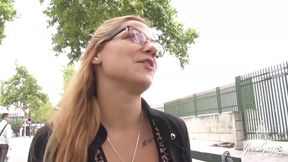 Sodomie profonde pour Rose, jolie gendarmette aux gros seins