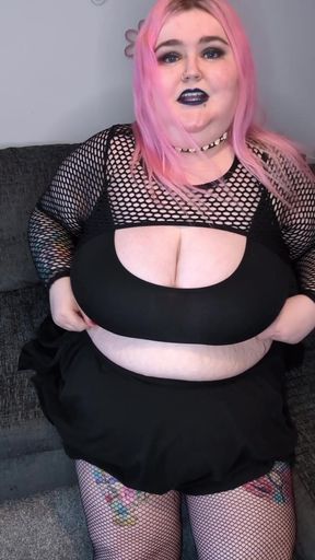 Goth GF shows off big tits in a titty drop
