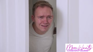 "Is it a chore giving your stepmom a creampie??" Milf Julia Robbie asks Stepson - S1:E10