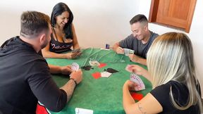 Amateur twosome swaps pussy-eating duties after card game