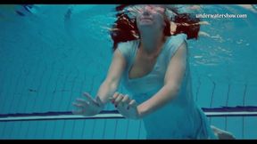 Femme's swimming pool teen (18+) clip