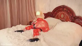 Spandex-bound MILF plays naughty game in French
