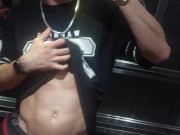 Mi hijastra me pidió chuparla en la ascensor