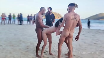 Daped-In-Public #7 : Exotic Brazilian beauty, Bruna SANTOS fucked at the beach, in front of many people(DAP, Anal, huge g ...