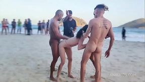 Daped-In-Public #7 : Exotic Brazilian beauty, Bruna SANTOS fucked at the beach, in front of many people(DAP, Anal, huge g ...