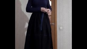 maid in niqab puts on apron