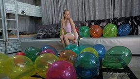 Irene pinches and squeezes popping